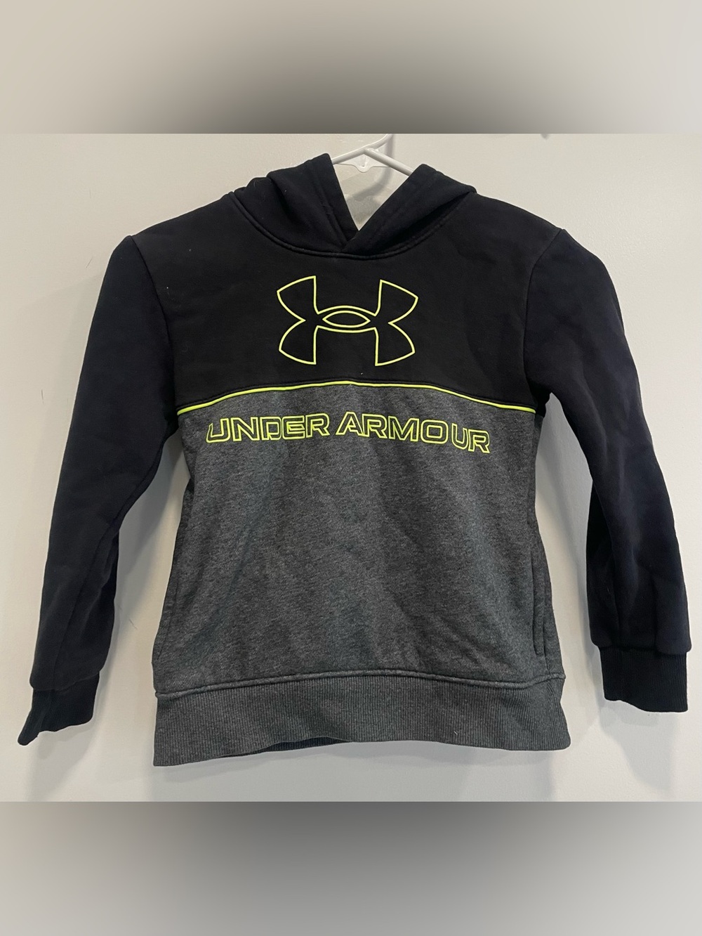 Under Armour Kids Black Gray Pull On Hoodie Neon Yellow Logo Boys 6 Minimalist